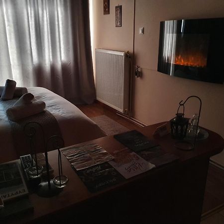 Semeli Guesthouse Karpenísion Exteriör bild
