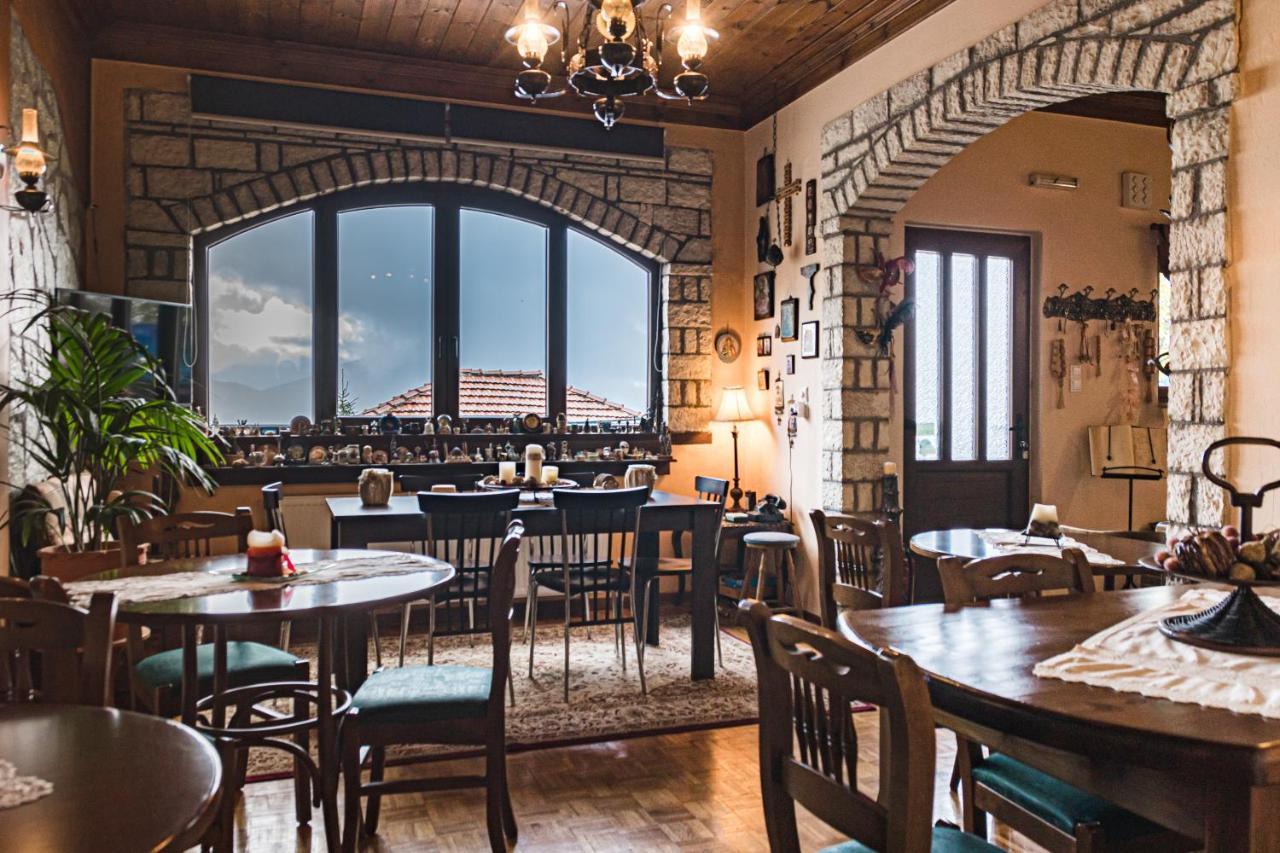 Semeli Guesthouse Karpenísion Exteriör bild