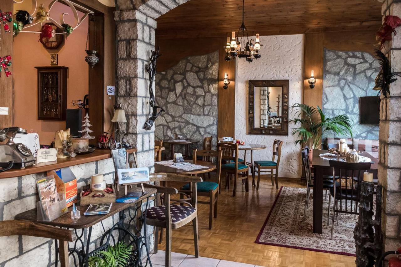 Semeli Guesthouse Karpenísion Exteriör bild