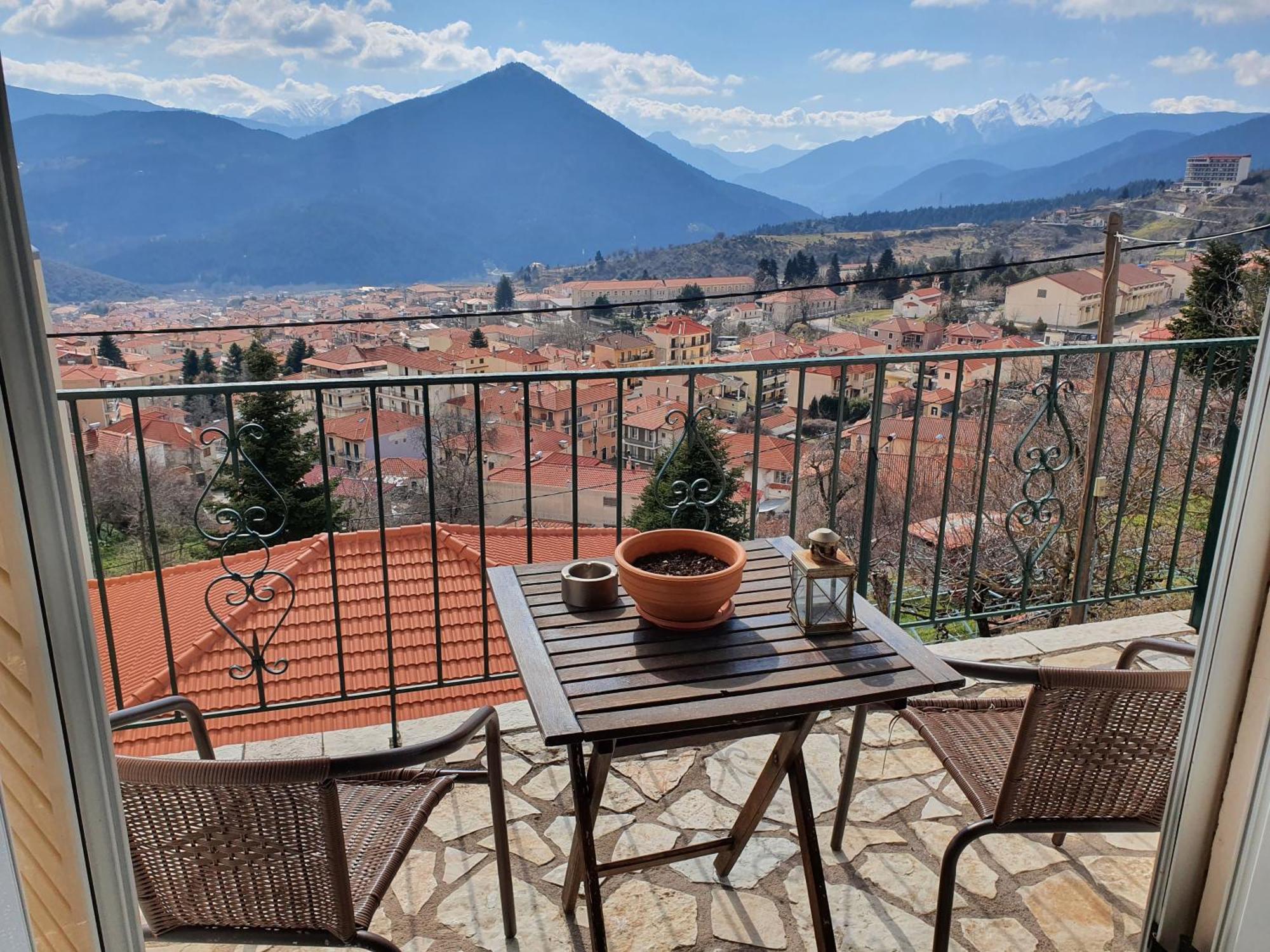 Semeli Guesthouse Karpenísion Exteriör bild