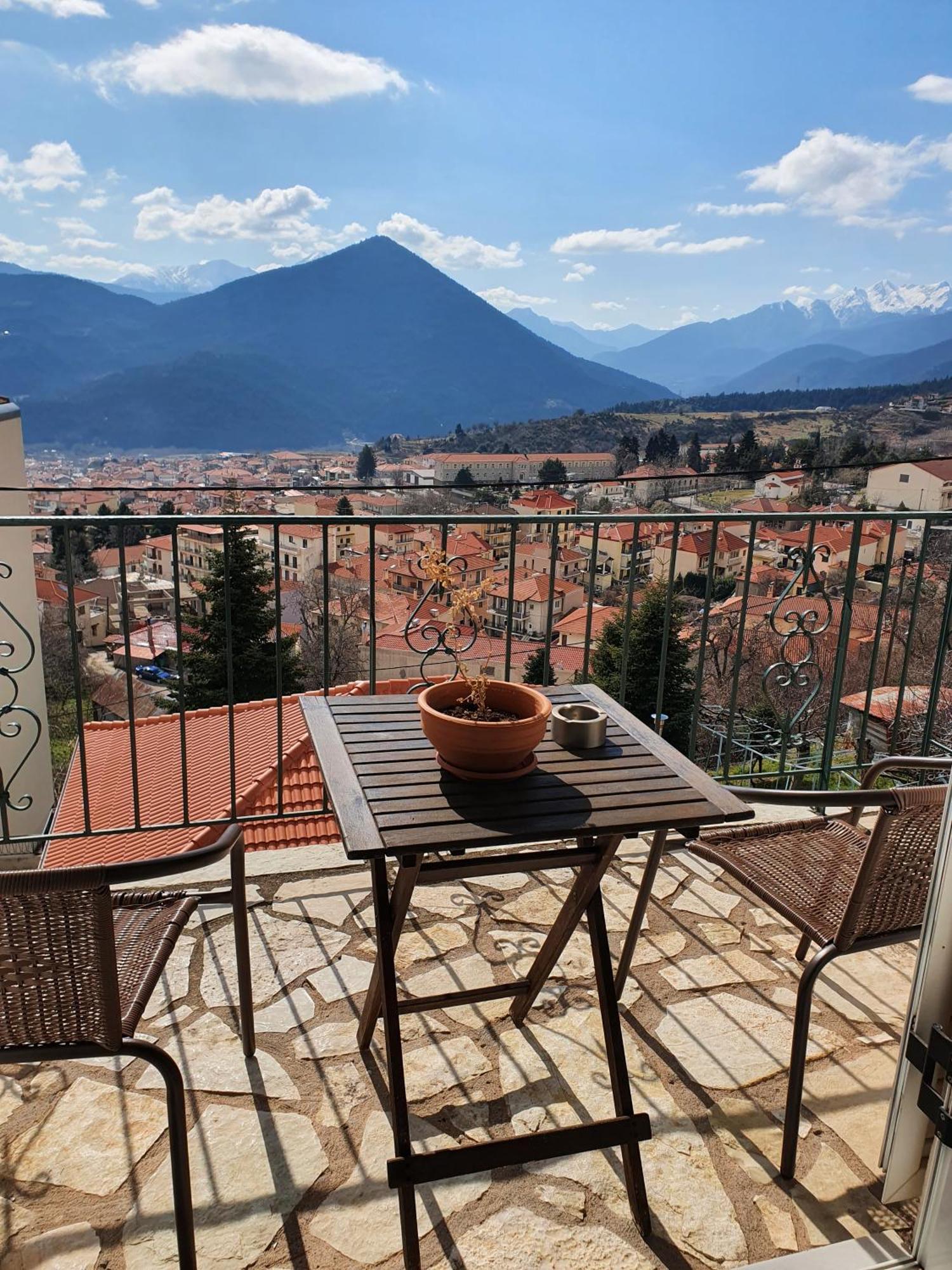 Semeli Guesthouse Karpenísion Exteriör bild