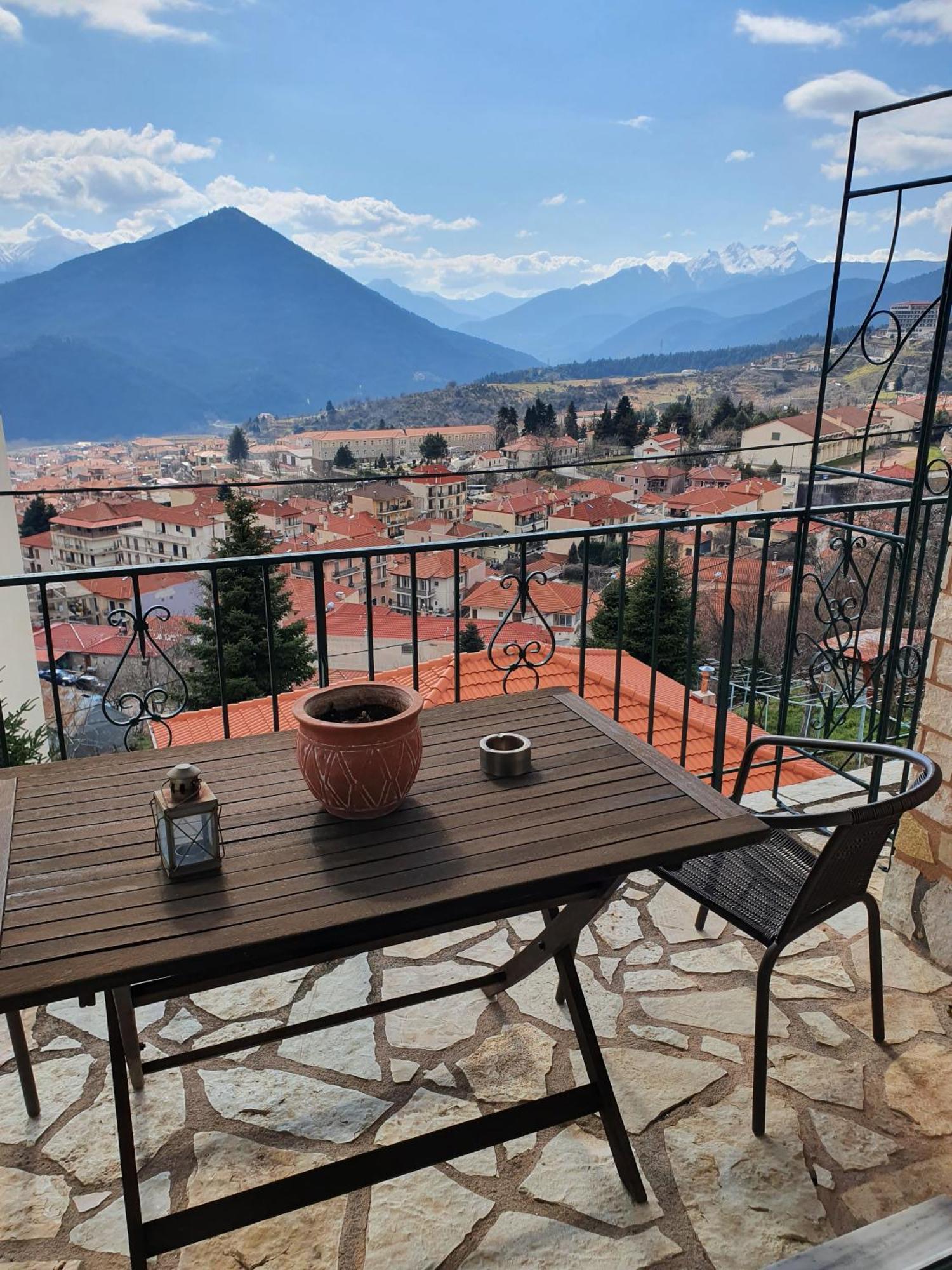 Semeli Guesthouse Karpenísion Exteriör bild