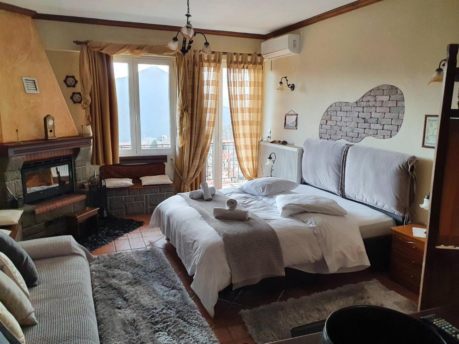 Semeli Guesthouse Karpenísion Exteriör bild