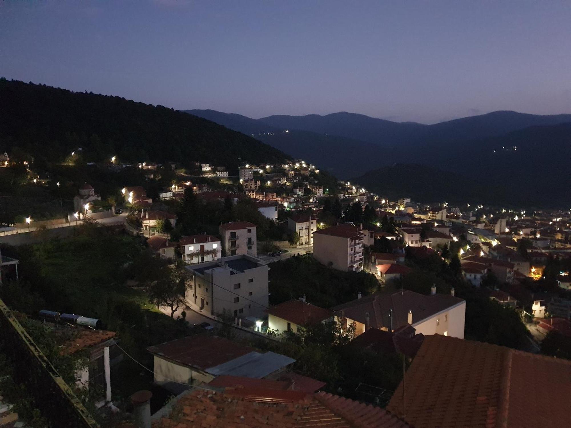 Semeli Guesthouse Karpenísion Exteriör bild