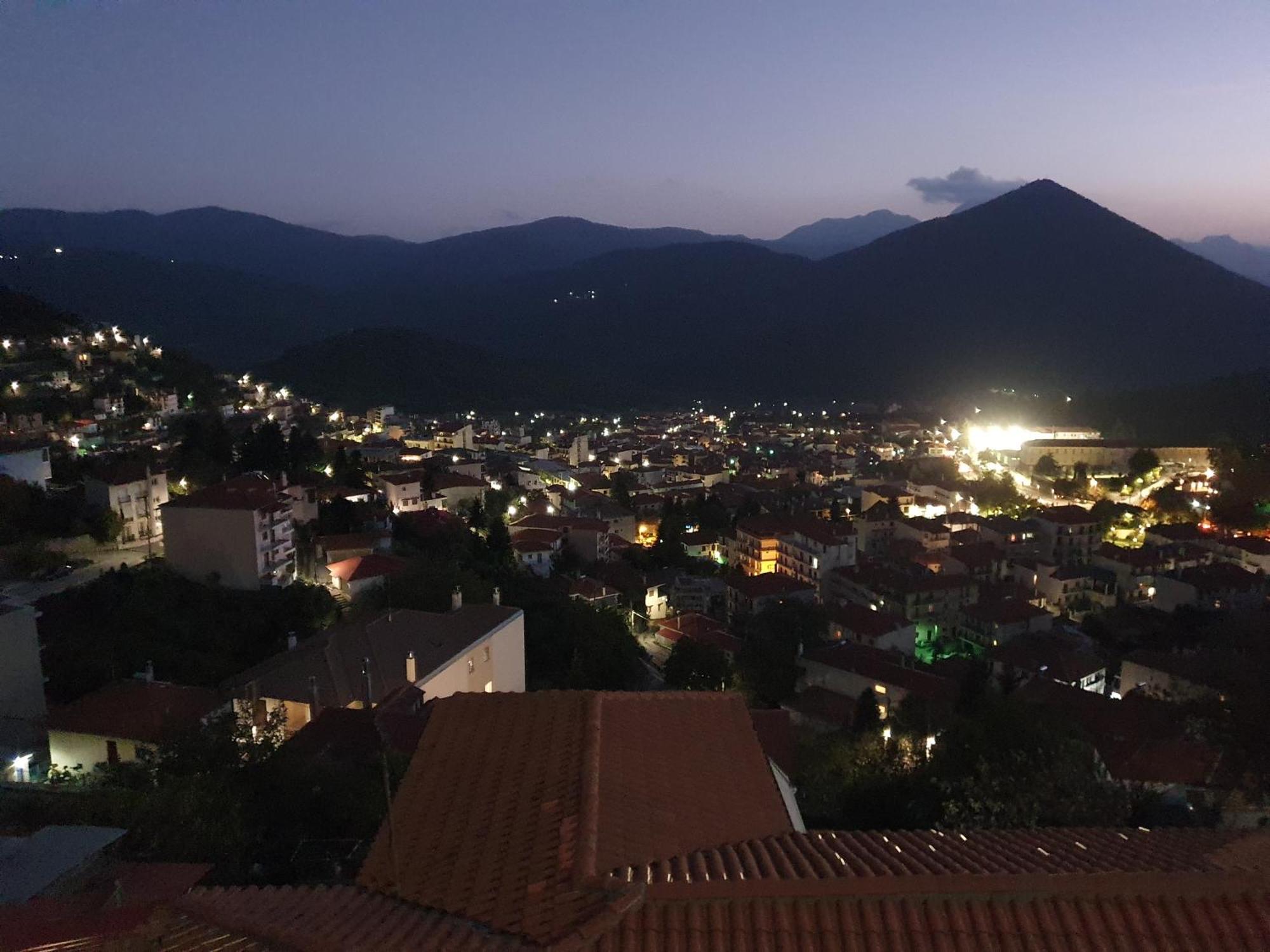 Semeli Guesthouse Karpenísion Exteriör bild