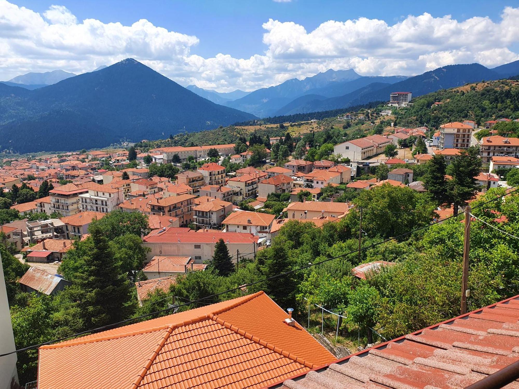 Semeli Guesthouse Karpenísion Exteriör bild