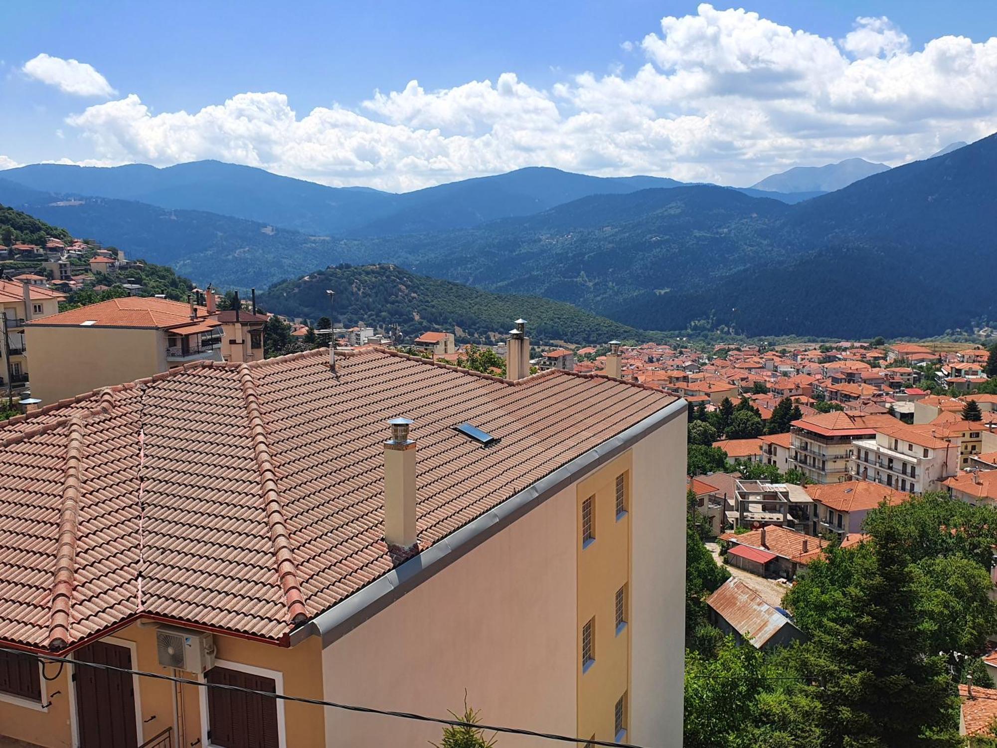 Semeli Guesthouse Karpenísion Exteriör bild