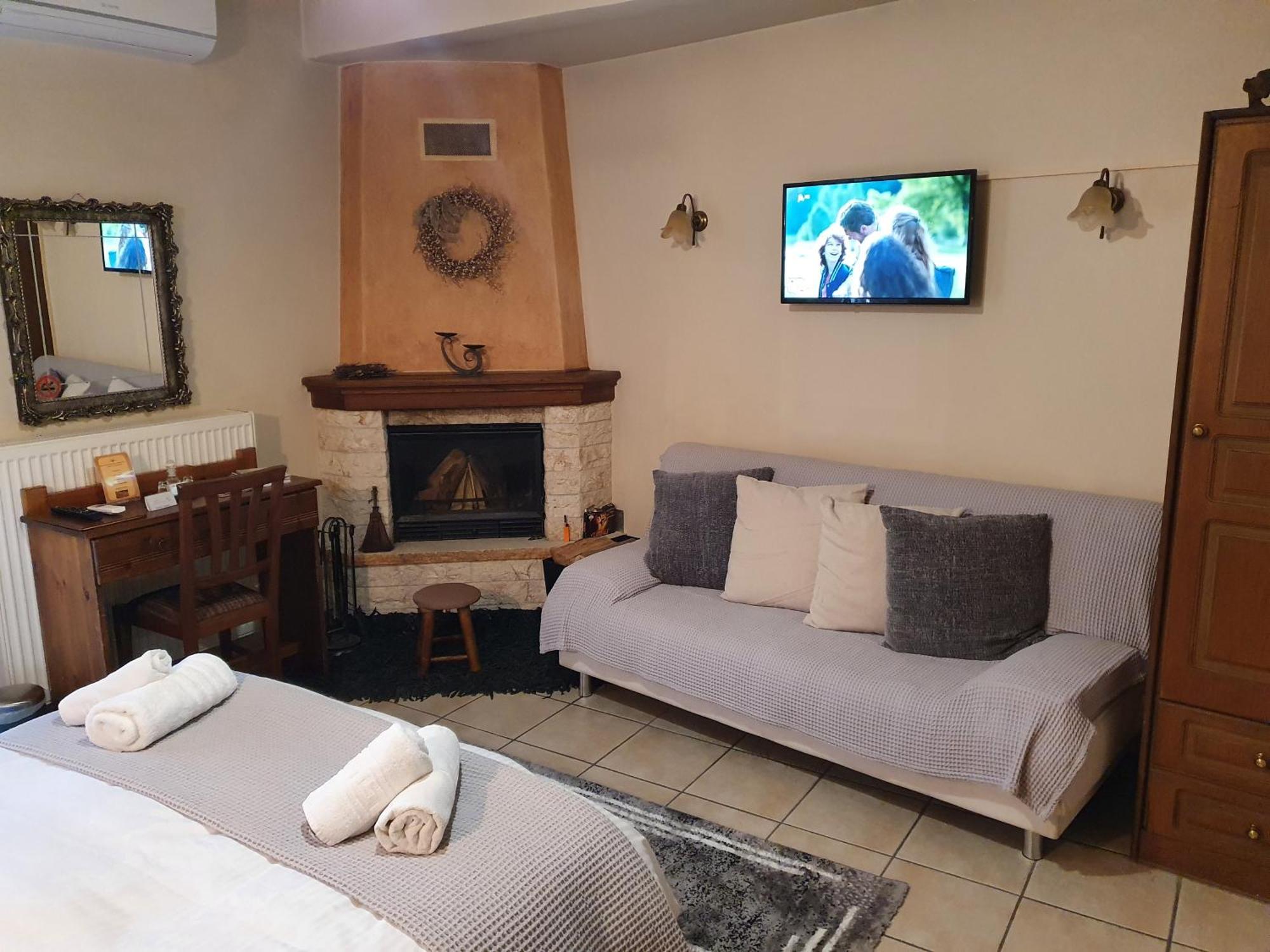 Semeli Guesthouse Karpenísion Exteriör bild