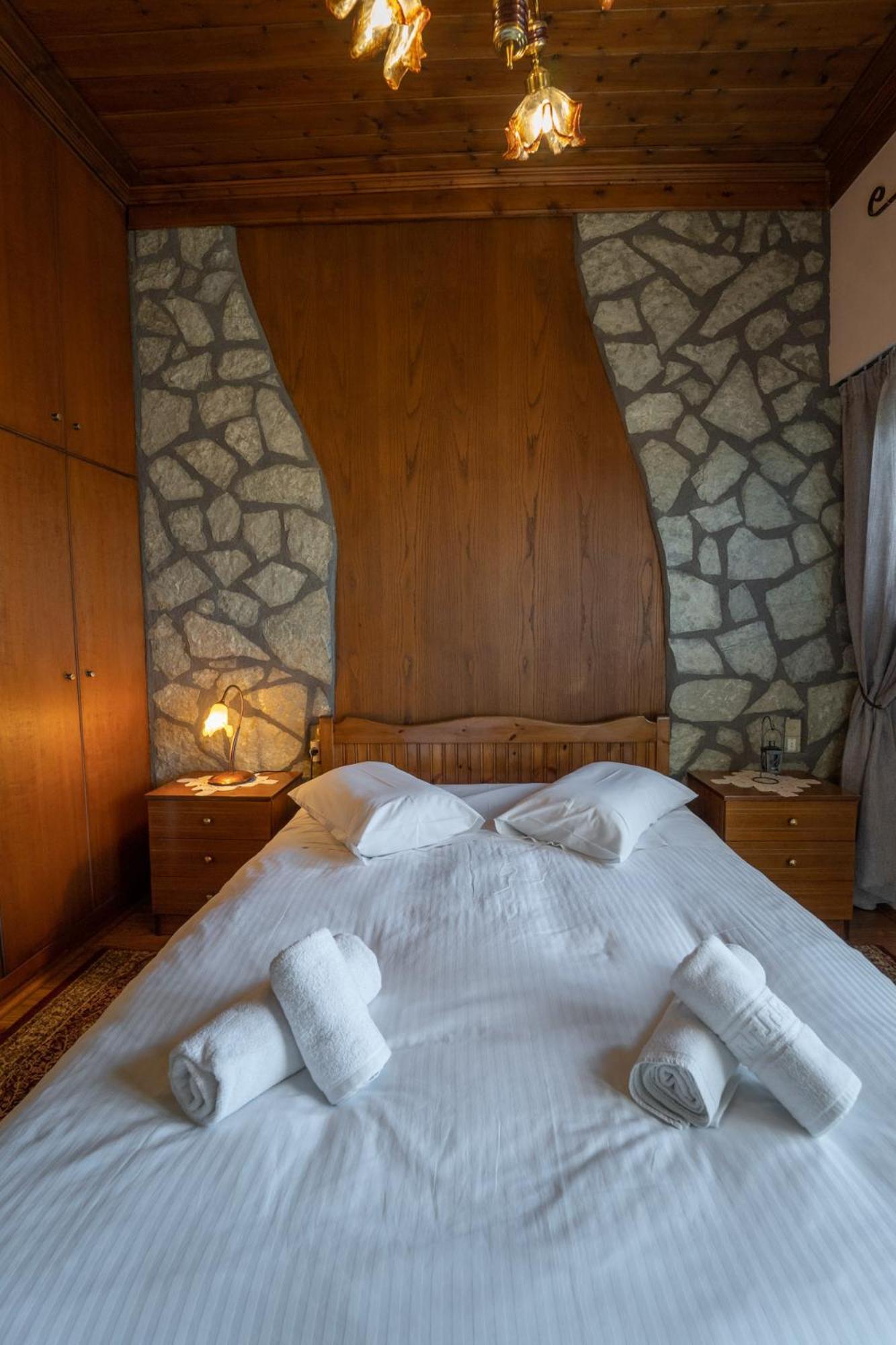 Semeli Guesthouse Karpenísion Exteriör bild