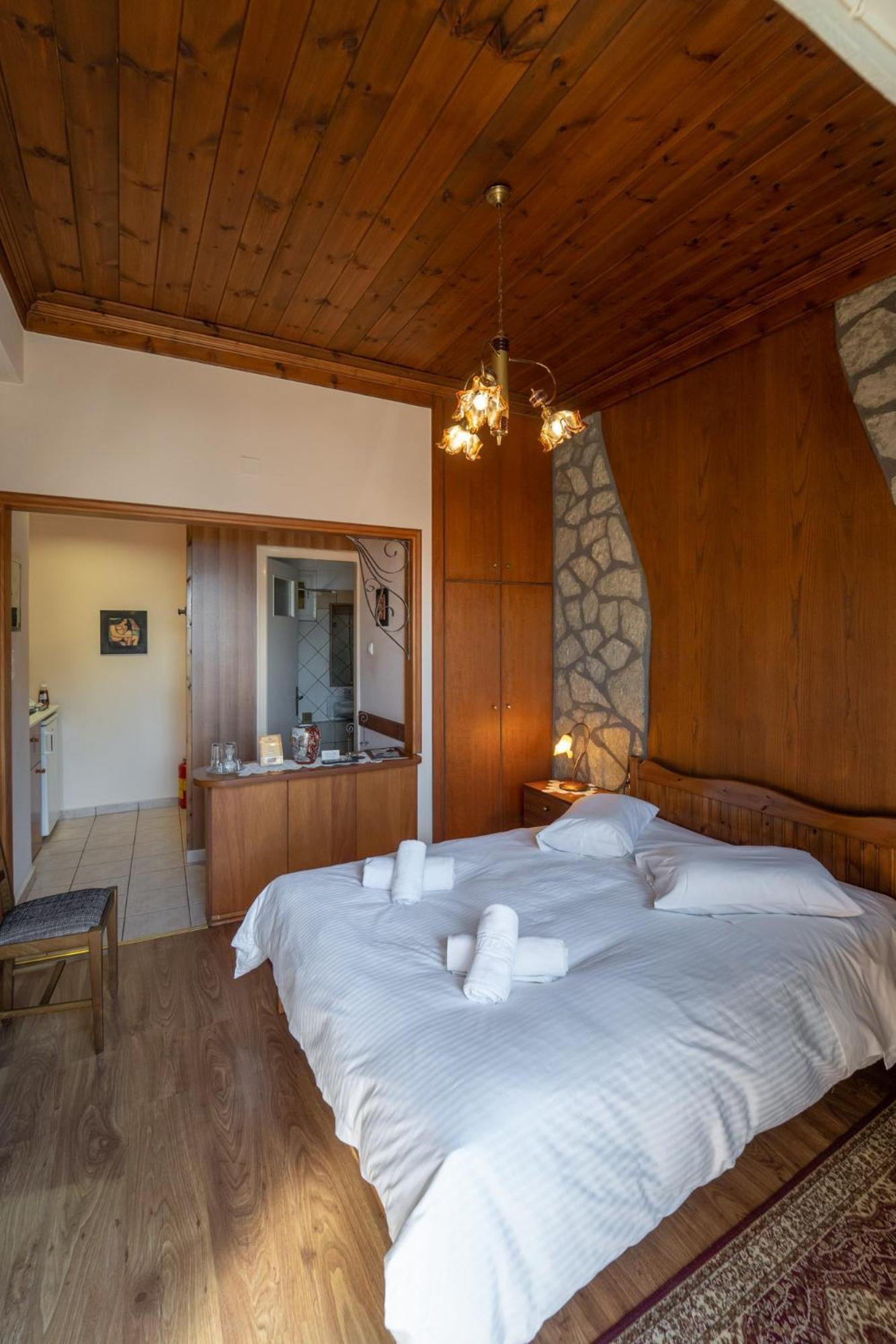 Semeli Guesthouse Karpenísion Exteriör bild