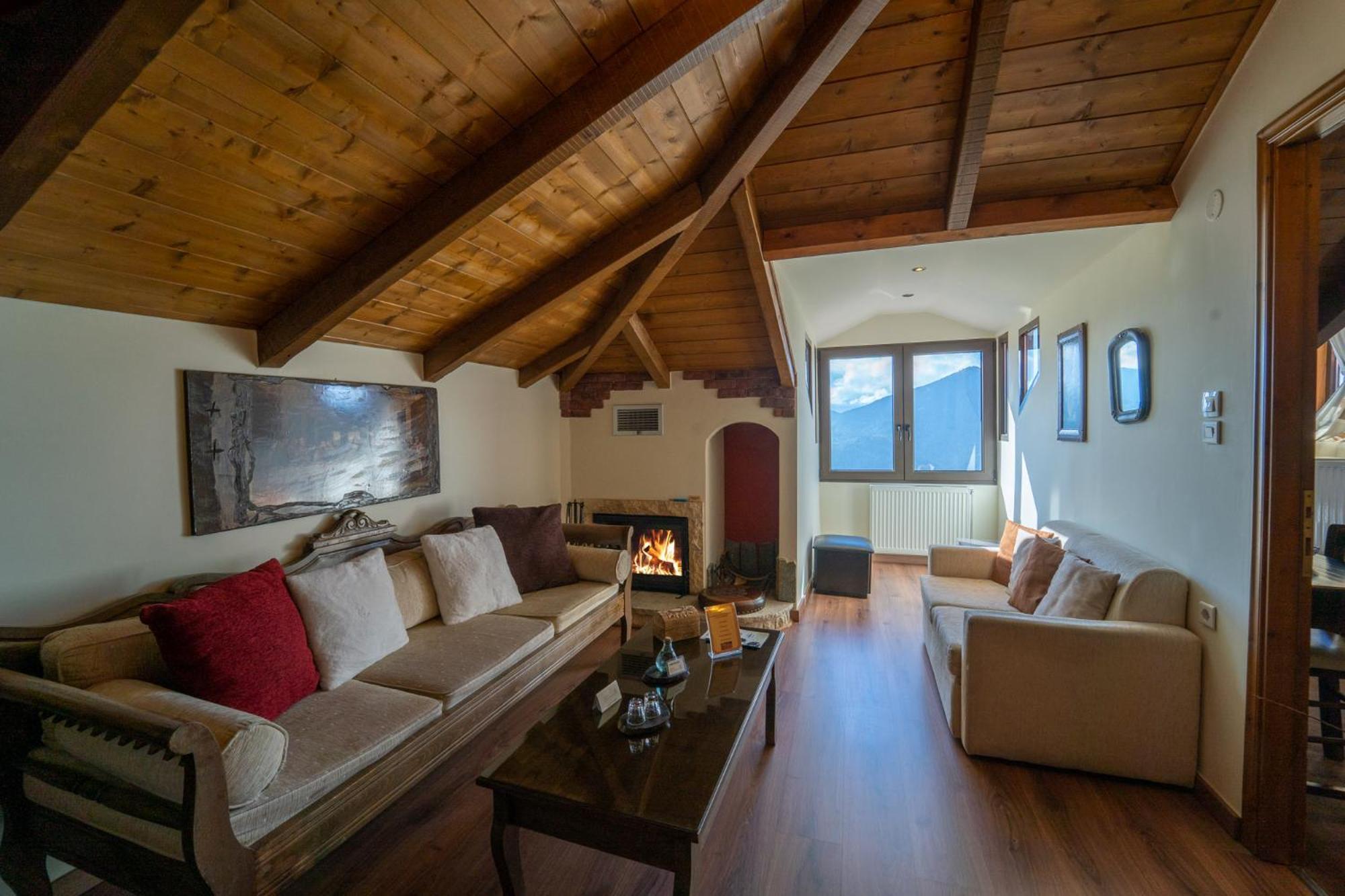 Semeli Guesthouse Karpenísion Exteriör bild