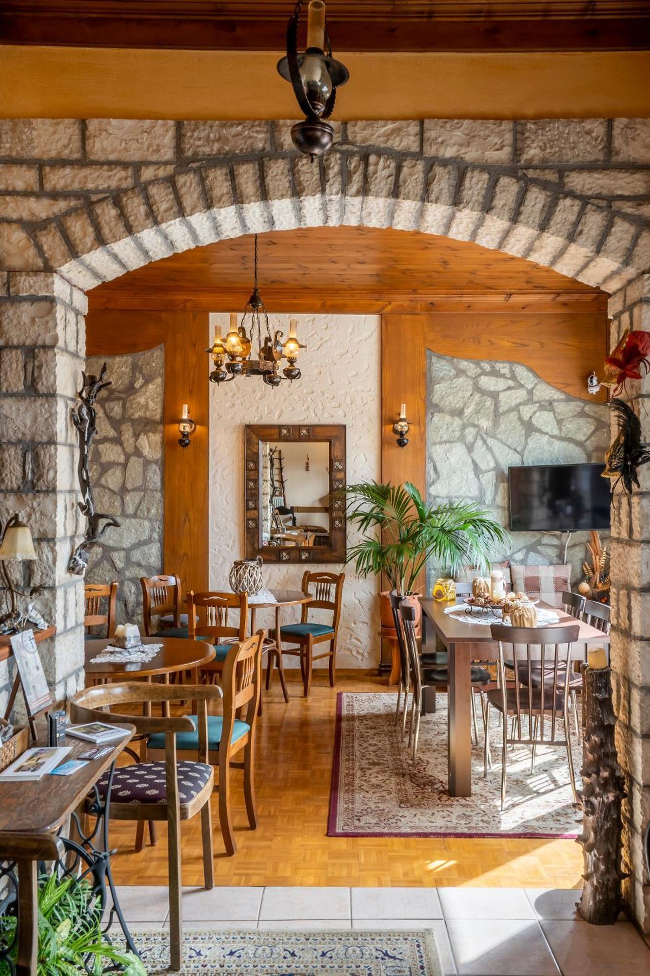 Semeli Guesthouse Karpenísion Exteriör bild