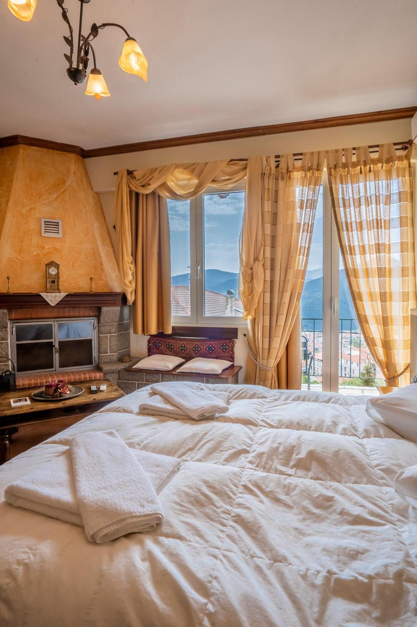 Semeli Guesthouse Karpenísion Exteriör bild