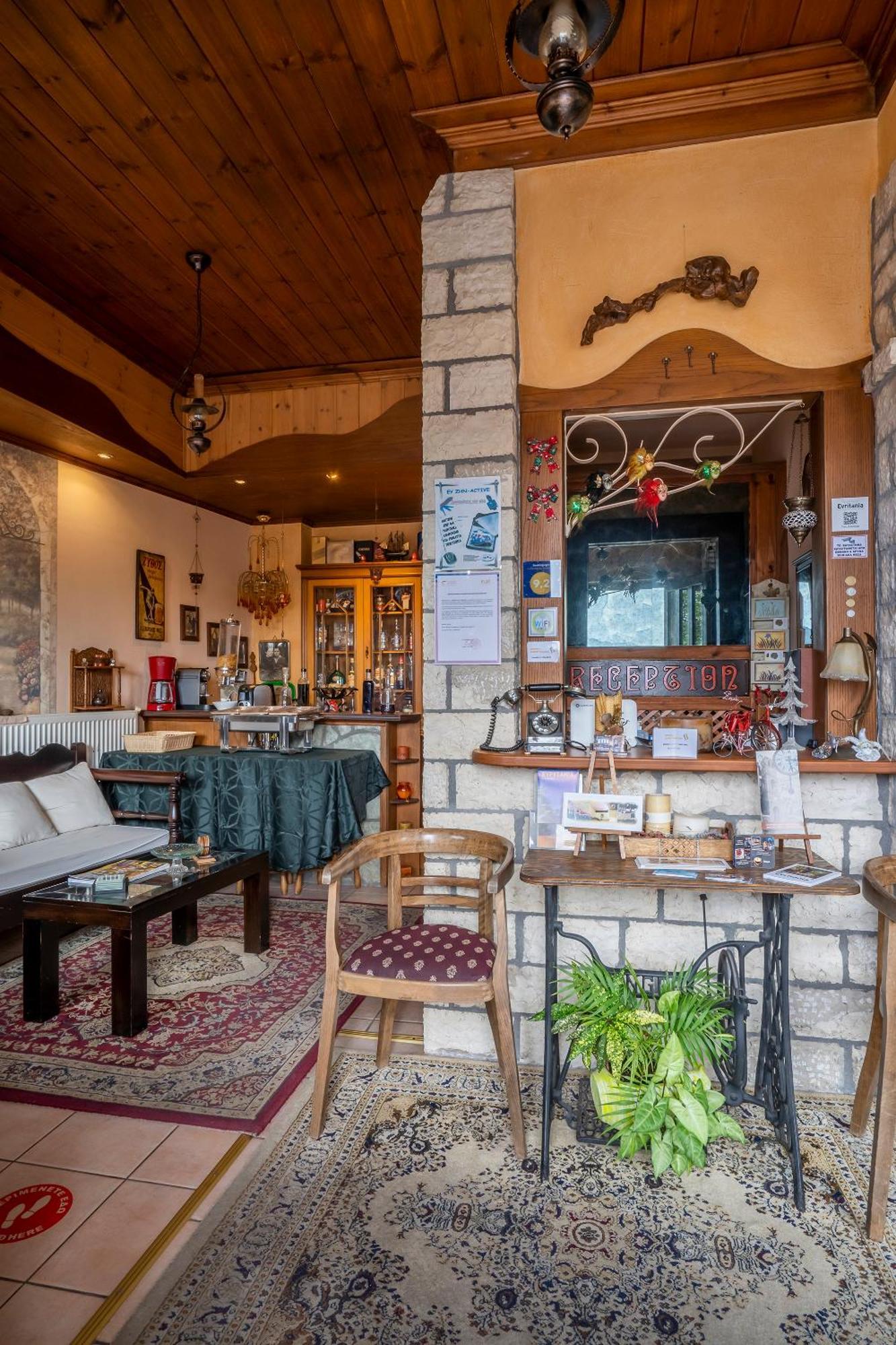 Semeli Guesthouse Karpenísion Exteriör bild