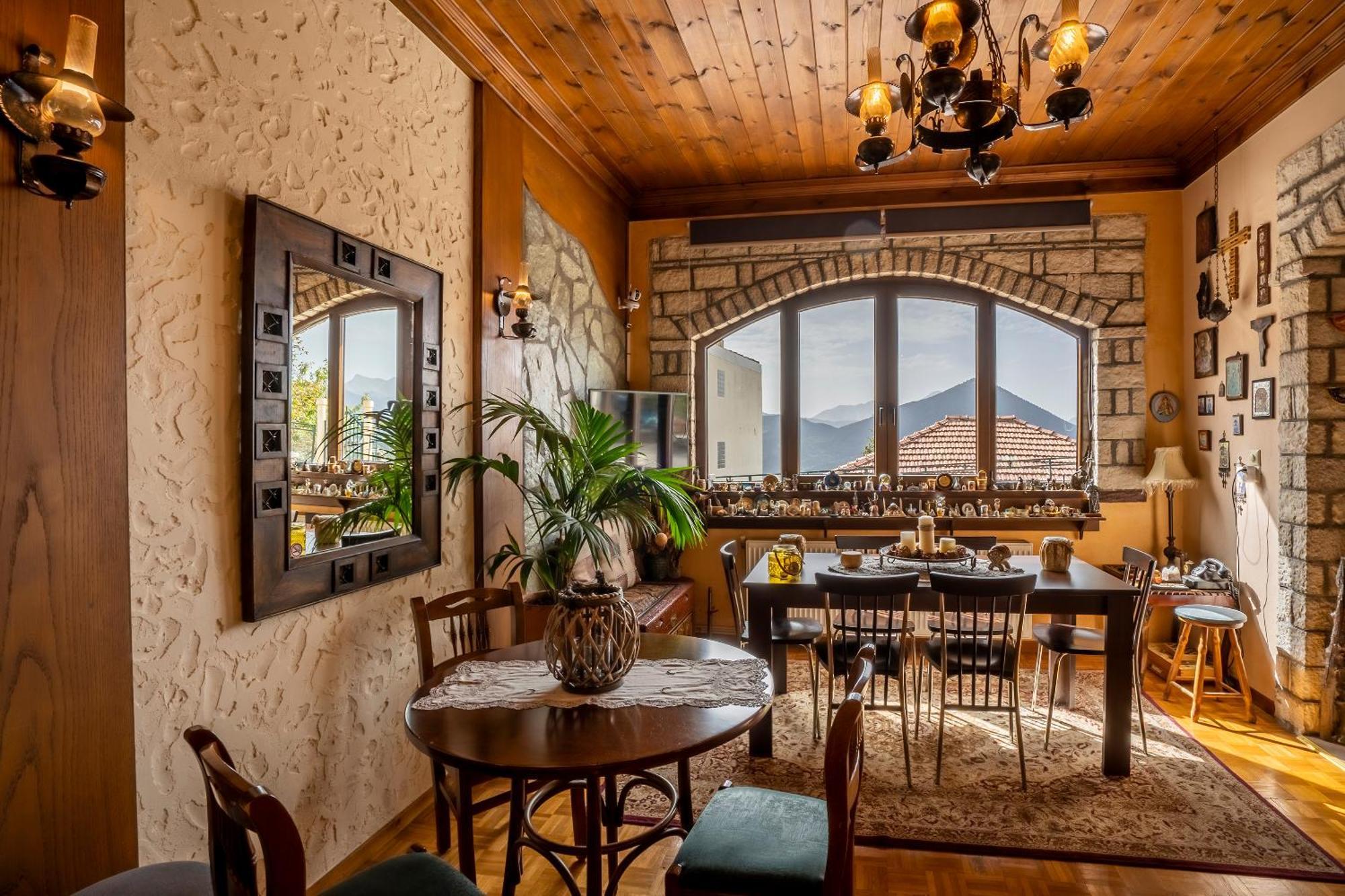 Semeli Guesthouse Karpenísion Exteriör bild