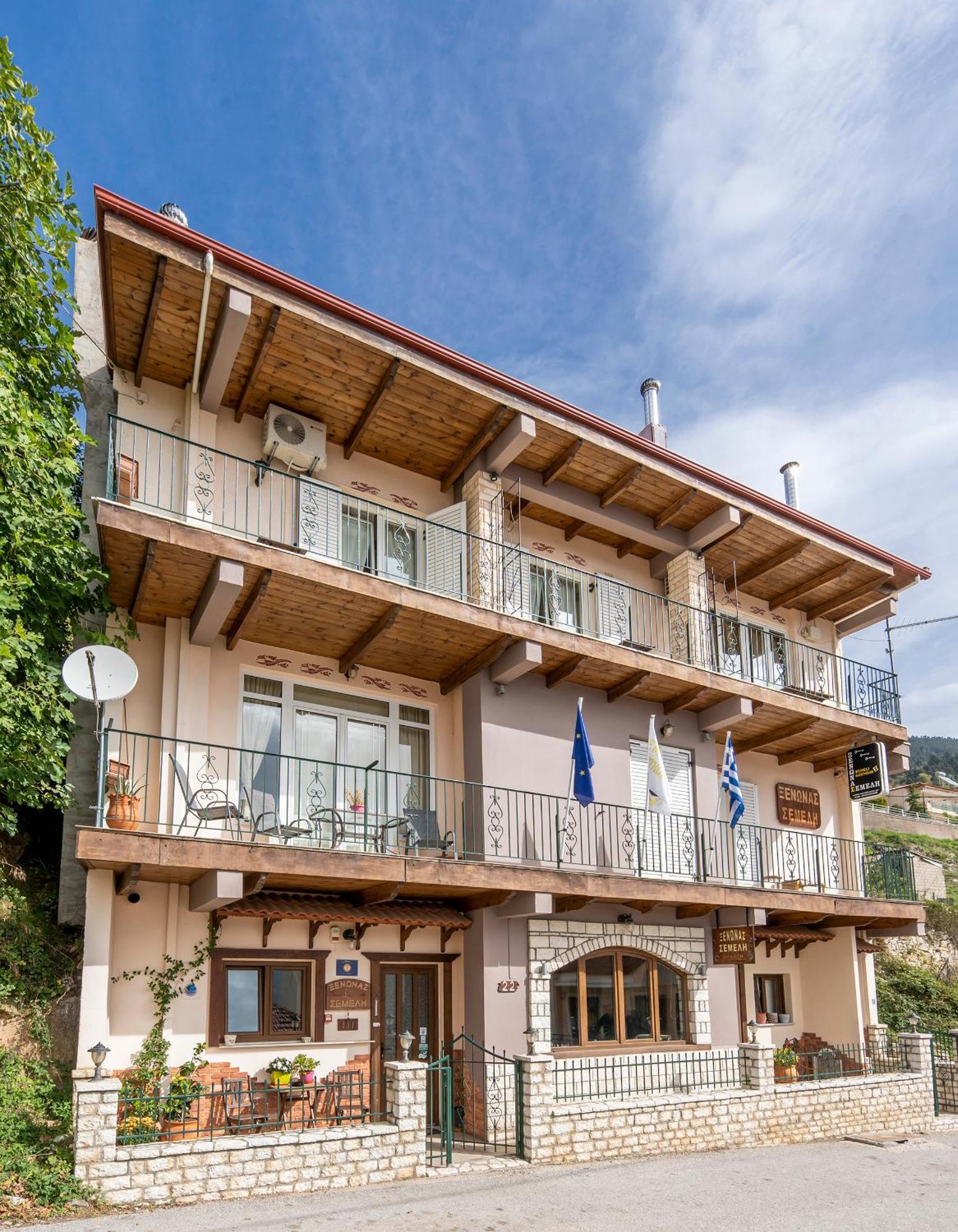 Semeli Guesthouse Karpenísion Exteriör bild