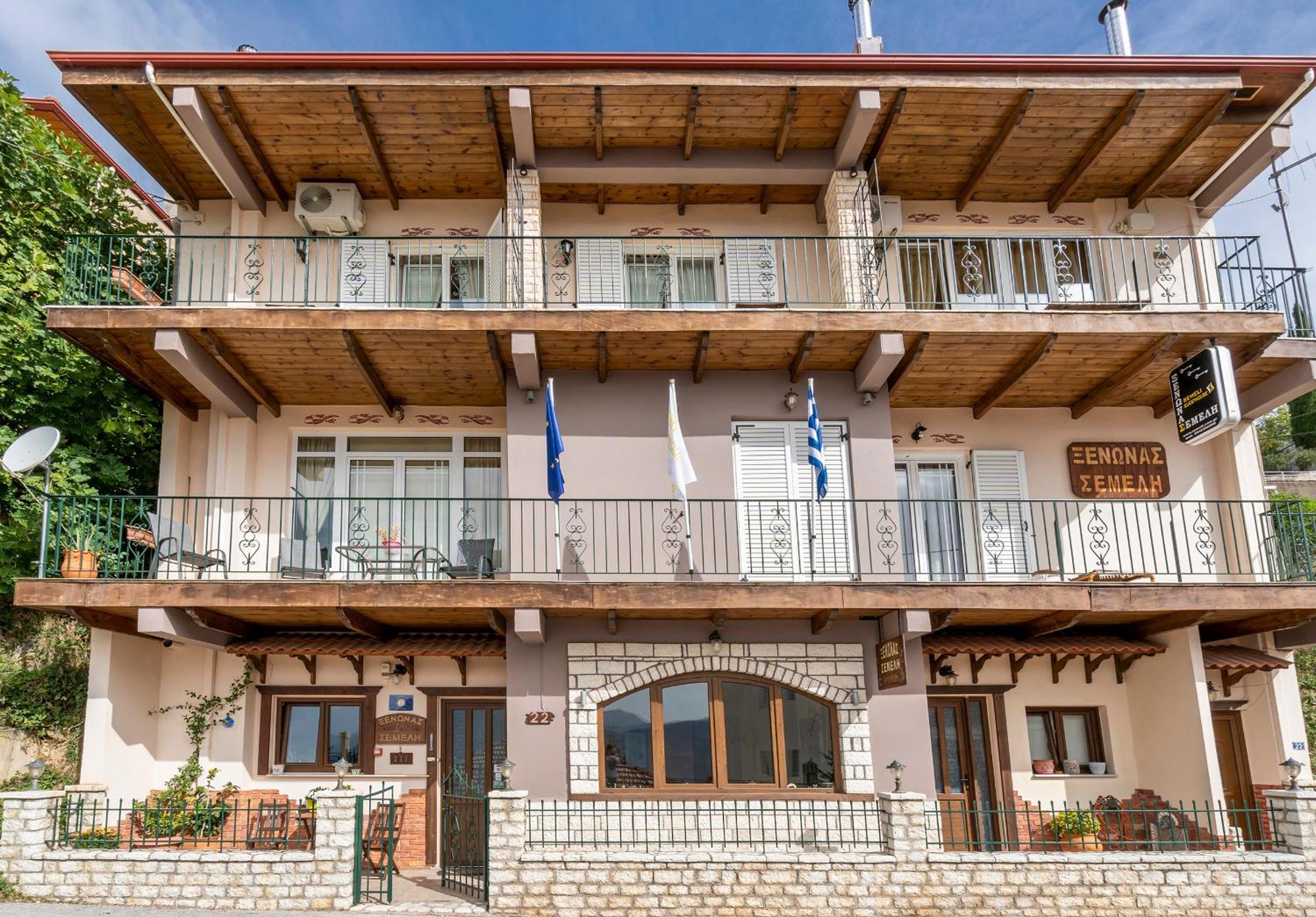 Semeli Guesthouse Karpenísion Exteriör bild
