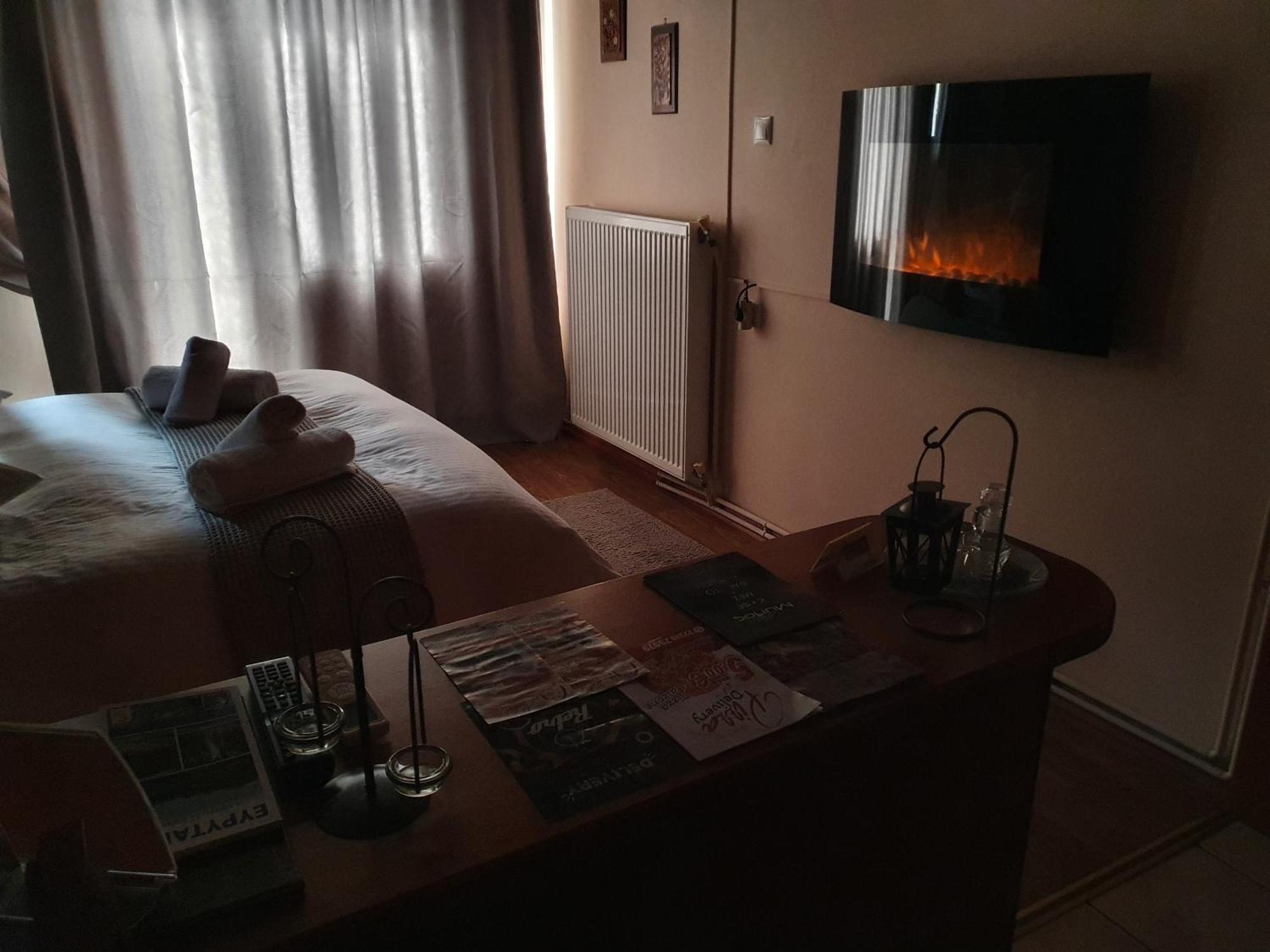 Semeli Guesthouse Karpenísion Exteriör bild